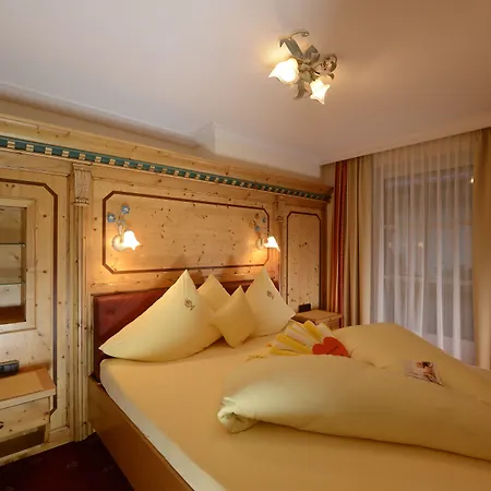 Отель Alte Post 4*