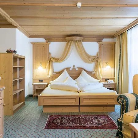 Hotel Alte Post 4*